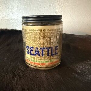 Bath & Body Works Seattle Candle - ☕️ special edition